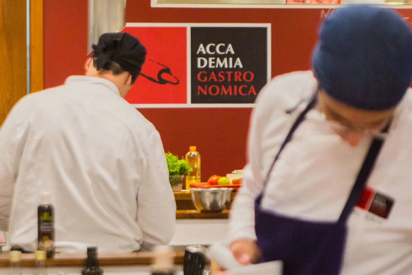 Chef preparando prato